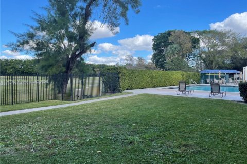 Condominio en alquiler en Tamarac, Florida, 2 dormitorios, 95.22 m2 № 2033926 - foto 10