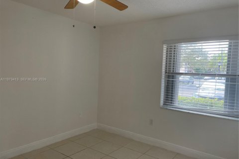 Condominio en alquiler en Tamarac, Florida, 2 dormitorios, 95.22 m2 № 2033926 - foto 17