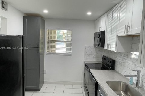 Кондоминиум с 2 спальнями в Тамарак, Флорида № 2033926