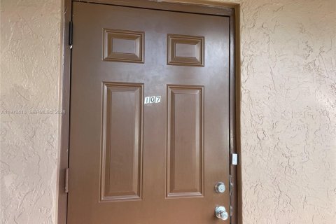 Condominio en alquiler en Tamarac, Florida, 2 dormitorios, 95.22 m2 № 2033926 - foto 6