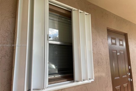 Condominio en alquiler en Tamarac, Florida, 2 dormitorios, 95.22 m2 № 2033926 - foto 8