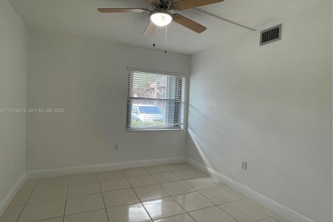 Condominio en alquiler en Tamarac, Florida, 2 dormitorios, 95.22 m2 № 2033926 - foto 15