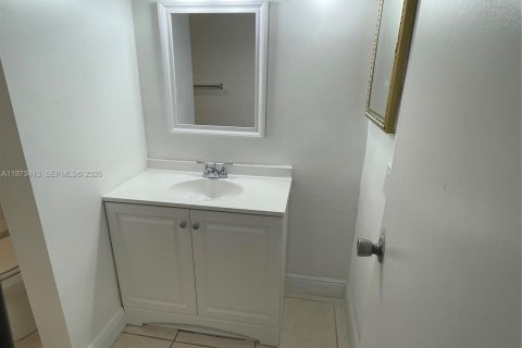 Condominio en alquiler en Tamarac, Florida, 2 dormitorios, 95.22 m2 № 2033926 - foto 25