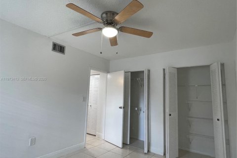 Condominio en alquiler en Tamarac, Florida, 2 dormitorios, 95.22 m2 № 2033926 - foto 16