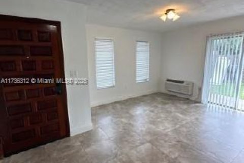Снять в аренду виллу или дом в Майами, Флорида 2 спальни, 177.91м2, № 1924543 - фото 4