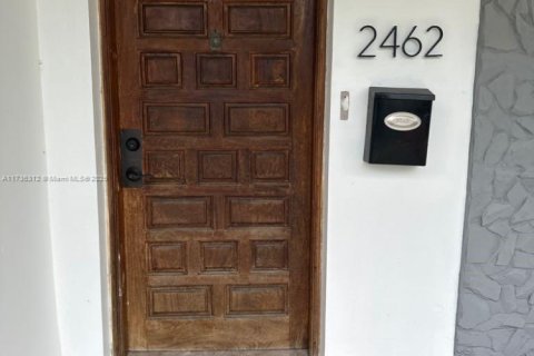 Снять в аренду виллу или дом в Майами, Флорида 2 спальни, 177.91м2, № 1924543 - фото 2