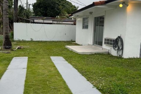 Villa ou maison à louer à Miami, Floride: 2 chambres, 177.91 m2 № 1924543 - photo 15