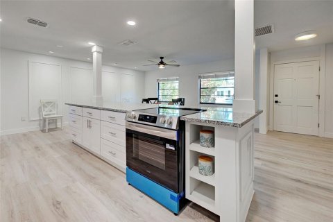 Купить виллу или дом в Норт-Порт, Флорида 8 комнат, 129.78м2, № 2125278 - фото 22