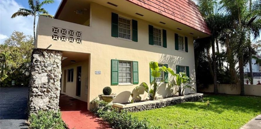 Кондоминиум с 1 спальней в Корал-Гейблс, Флорида № 2050801