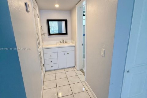 Снять в аренду кондоминиум в Корал-Гейблс, Флорида 1 спальня, 60.11м2, № 2050801 - фото 11