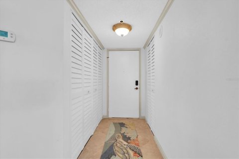 Condo in Saint Petersburg, Florida, 2 bedrooms  № 2352375 - photo 18
