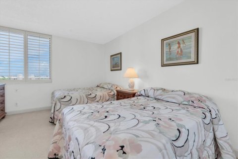 Condo in Saint Petersburg, Florida, 2 bedrooms  № 2352375 - photo 26