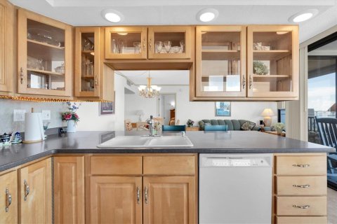 Condo in Saint Petersburg, Florida, 2 bedrooms  № 2352375 - photo 3