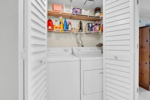 Condo in Saint Petersburg, Florida, 2 bedrooms  № 2352375 - photo 29