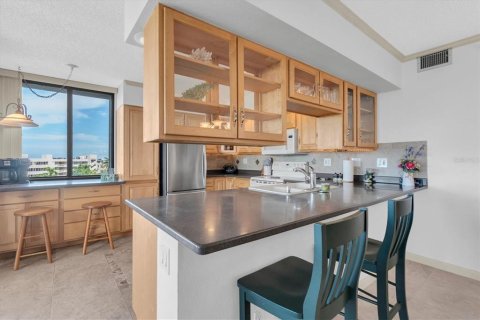 Condo in Saint Petersburg, Florida, 2 bedrooms  № 2352375 - photo 16