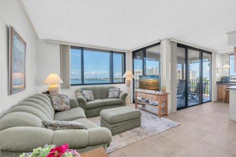 Condo in Saint Petersburg, Florida, 2 bedrooms  № 2352375 - photo 9