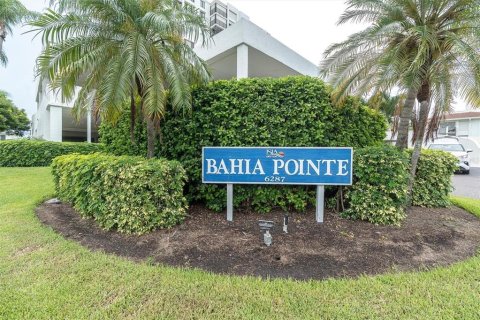 Condo in Saint Petersburg, Florida, 2 bedrooms  № 2352375 - photo 7