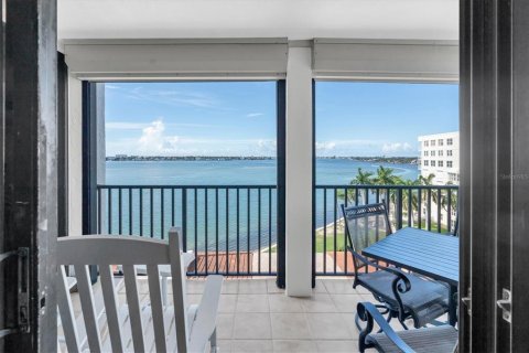 Condo in Saint Petersburg, Florida, 2 bedrooms  № 2352375 - photo 6