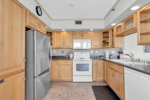 Condo in Saint Petersburg, Florida, 2 bedrooms  № 2352375 - photo 4
