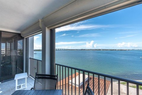 Condo in Saint Petersburg, Florida, 2 bedrooms  № 2352375 - photo 30