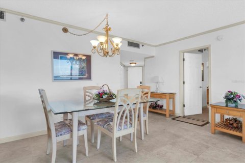 Condo in Saint Petersburg, Florida, 2 bedrooms  № 2352375 - photo 15