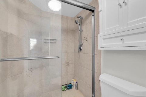 Condo in Saint Petersburg, Florida, 2 bedrooms  № 2352375 - photo 25