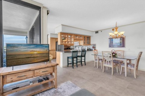 Condo in Saint Petersburg, Florida, 2 bedrooms  № 2352375 - photo 12
