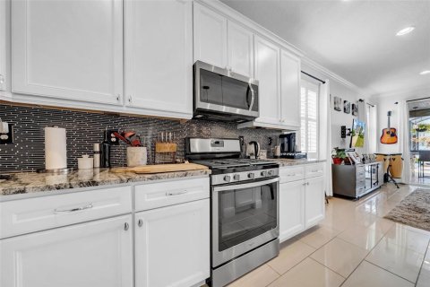 Casa en venta en Land O' Lakes, Florida, 4 dormitorios, 280.01 m2 № 1866358 - foto 16