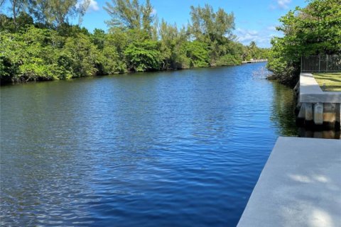 Townhouse in Fort Lauderdale, Florida 3 bedrooms, 187.38 sq.m. № 1097784 - photo 1