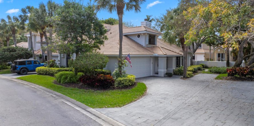 Townhouse in Juno Beach, Florida 3 bedrooms, 164.16 sq.m. № 2187068