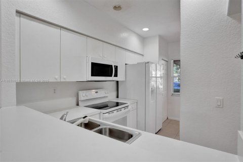 Touwnhouse à louer à Miramar, Floride: 2 chambres, 96.34 m2 № 1962629 - photo 9