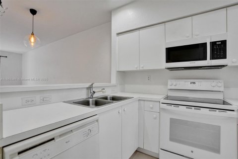 Touwnhouse à louer à Miramar, Floride: 2 chambres, 96.34 m2 № 1962629 - photo 10