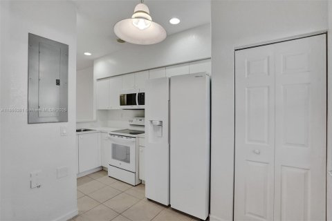 Touwnhouse à louer à Miramar, Floride: 2 chambres, 96.34 m2 № 1962629 - photo 12