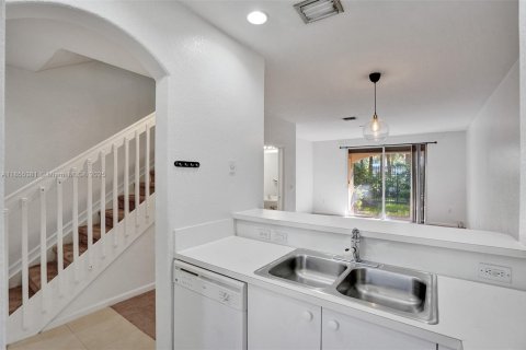 Touwnhouse à louer à Miramar, Floride: 2 chambres, 96.34 m2 № 1962629 - photo 7