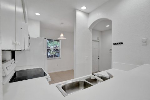 Touwnhouse à louer à Miramar, Floride: 2 chambres, 96.34 m2 № 1962629 - photo 11