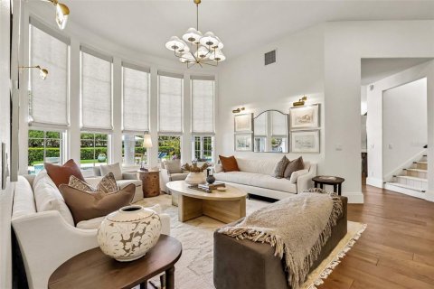 House in Windermere, Florida 5 bedrooms, 518.39 sq.m. № 2389469 - photo 9
