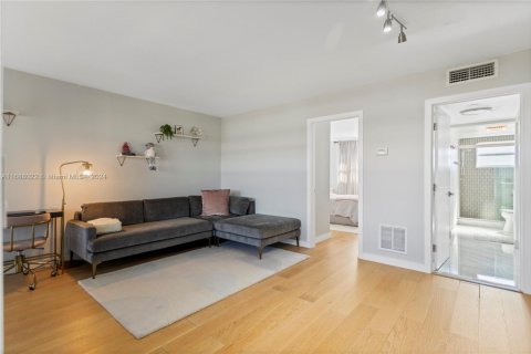 Copropriété à vendre à Hallandale Beach, Floride: 1 chambre, 61.32 m2 № 1957647 - photo 12