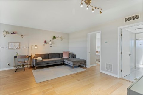 Copropriété à vendre à Hallandale Beach, Floride: 1 chambre, 61.32 m2 № 1957647 - photo 7