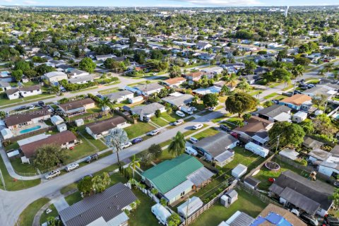 House in Homestead, Florida 3 bedrooms, 157.75 sq.m. № 2057500 - photo 28