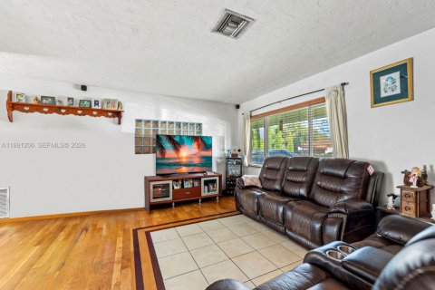 House in Homestead, Florida 3 bedrooms, 157.75 sq.m. № 2057500 - photo 8