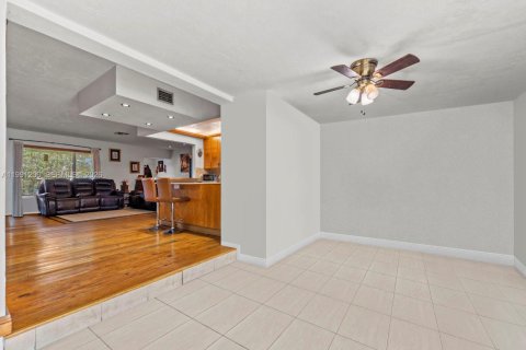 House in Homestead, Florida 3 bedrooms, 157.75 sq.m. № 2057500 - photo 11