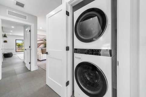 Casa en venta en Pompano Beach, Florida, 5 dormitorios № 2005678 - foto 11