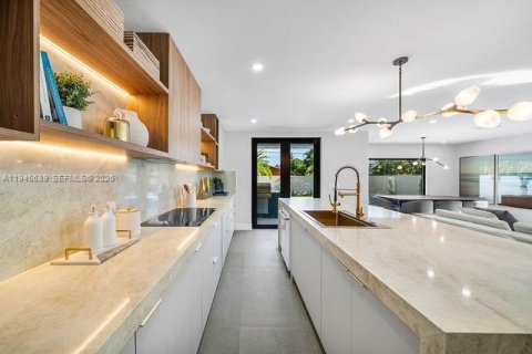 Casa en venta en Pompano Beach, Florida, 5 dormitorios № 2005678 - foto 7