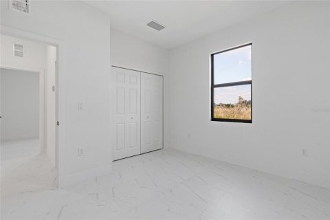 House in Lehigh Acres, Florida 3 bedrooms, 148.64 sq.m. № 1732940 - photo 22