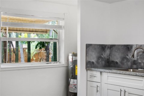 Casa en alquiler en Hollywood, Florida, 1 dormitorio, 232.07 m2 № 2027122 - foto 10