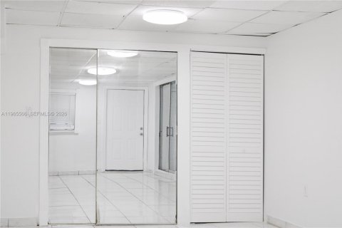 Casa en alquiler en Hollywood, Florida, 1 dormitorio, 232.07 m2 № 2027122 - foto 3