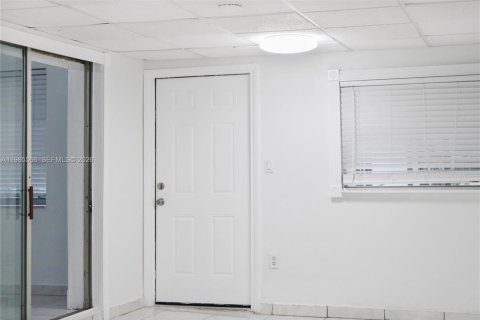 Casa en alquiler en Hollywood, Florida, 1 dormitorio, 232.07 m2 № 2027122 - foto 6