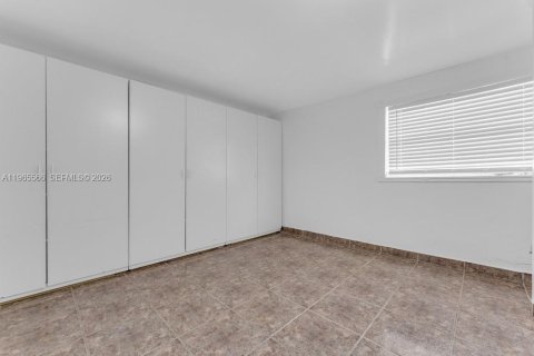 House in Hollywood, Florida 1 bedroom, 232.07 sq.m. № 2027122 - photo 29