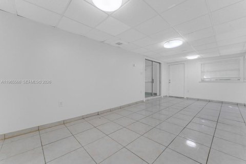 House in Hollywood, Florida 1 bedroom, 232.07 sq.m. № 2027122 - photo 21