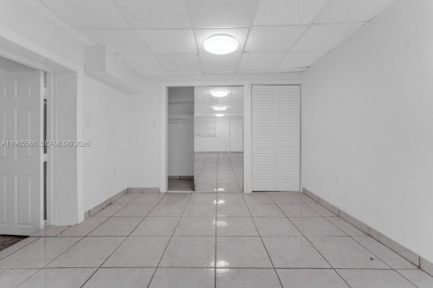 House in Hollywood, Florida 1 bedroom, 232.07 sq.m. № 2027122 - photo 27